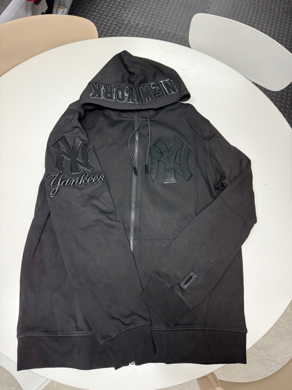 Pro Standard Men’s New York Yankees Black Hoodie